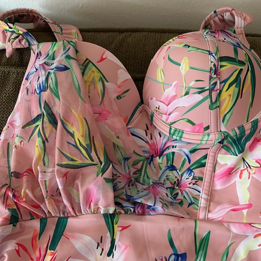 Bathing suit and matching cover up skirt. - Picture 5 of 12